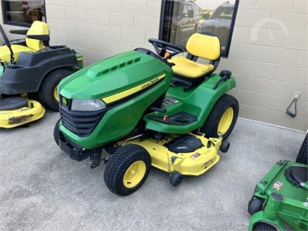 JOHN DEERE X500 LAWN MOWER