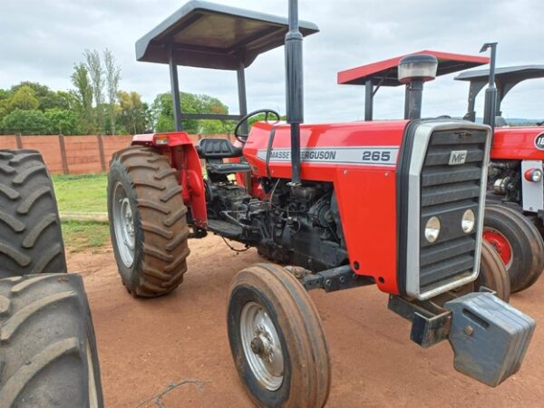 Massey Ferguson 265 Tractor